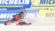 Marco Bezzecchi logra su primera victoria 'sprint' y Marc Márquez se va al suelo