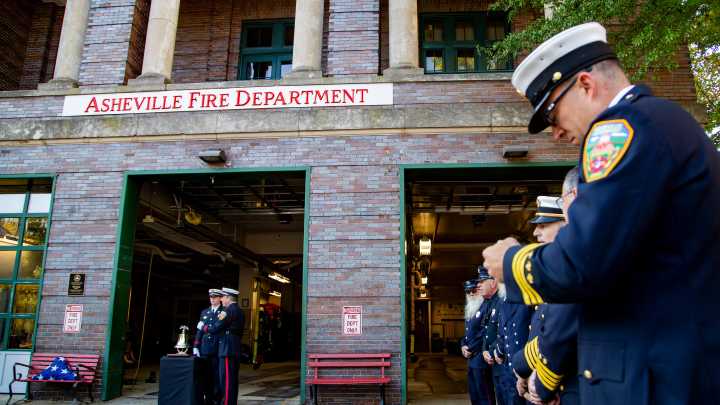 Asheville gathers to honor 9/11 at Municipal Building…