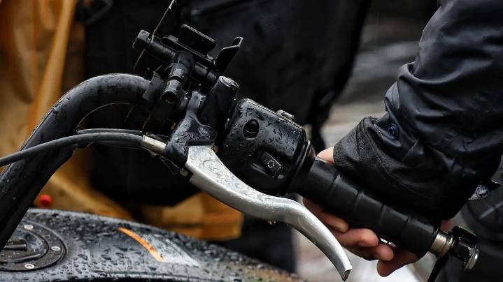 Encuentran a motociclista muerto tras accidente en la carretera Huatusco