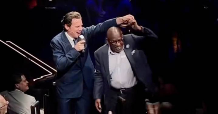 Al Roker Has Moment With Jonathan Groff at Broadway's 'Just in Time'
