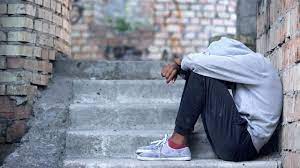 ¿Se está perdiendo la curva de la felicidad? Un estudio sugiere que la salud mental de los jóvenes se está deteriorando