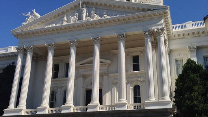 State legislature approves bills to restrict immigration enforcement on school campuses