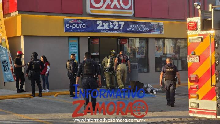 Delincuentes intentan quemar OXXO del fraccionamiento Altamira