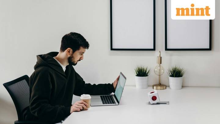 Startup founder making ₹ 1 lakh monthly, ponders over rejecting ₹ 40 lakh job