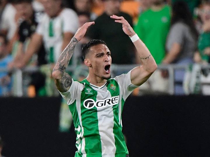 Betis se salva de último momento en su debut de Europa League