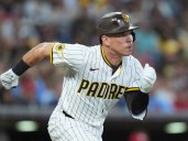 Sencillo del guayanés Freddy Fermín lleva a Padres a los playoffs
