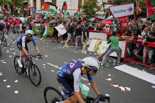 Israel Premier Tech retira su nombre de los uniformes en la Vuelta a España tras protestas