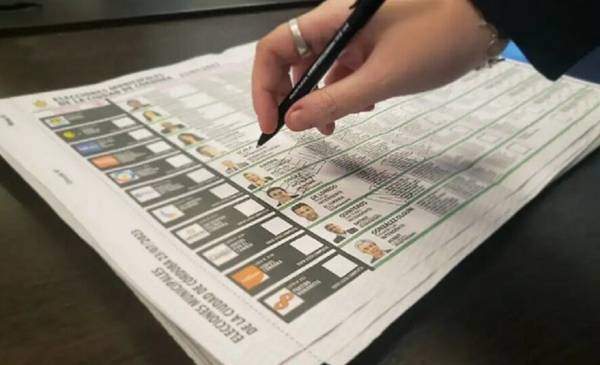 Taller de Simulacro Electoral con Boleta Única de Papel en Camarones