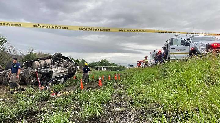 Reportan volcamiento en carretera federal 15, una persona perdió la vida