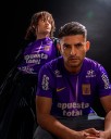 Alianza Lima presentó oficialmente la camiseta morada que lucirá el mes de octubre