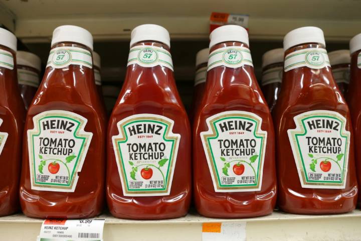 Kraft Heinz will split back into 2 companies a decade after merger