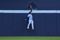 Deadspin | Blue Jays rout Orioles to complete sweep