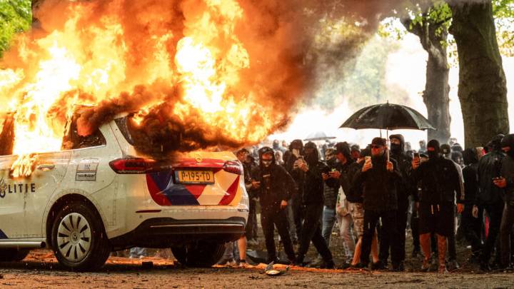 Estalla la violencia en Países Bajos durante protesta contra la migración