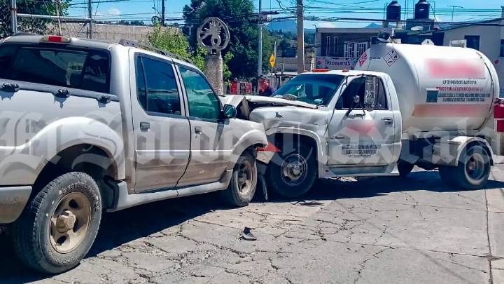 Conductor de pipa vive momentos de angustia al quedarse sin frenos, en Acuitlapilco