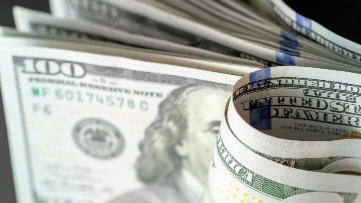 El dólar oficial sube a $1.435 en el Banco Nación y ya suma $55 desde las elecciones en PBA