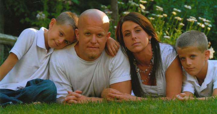 Dad's chilling text to wife before police find family murdered in their beds