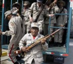 Régimen de Maduro arma a sus seguidores para que lo defiendan de un eventual ataque extranjero 