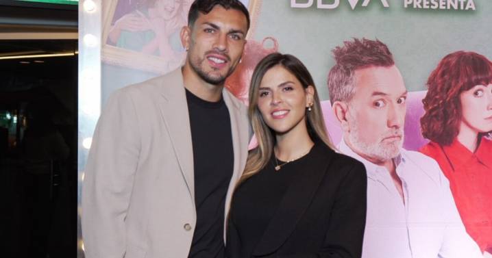 Leandro Paredes fue al teatro con Camila Galante y sorprendió con su look: elegancia y estilo en una noche cultural