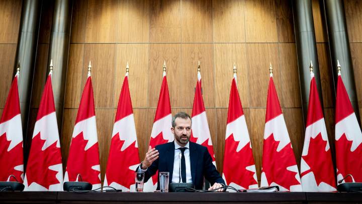 Canada Post asked to provide cost reduction plan within 40 days, minister says