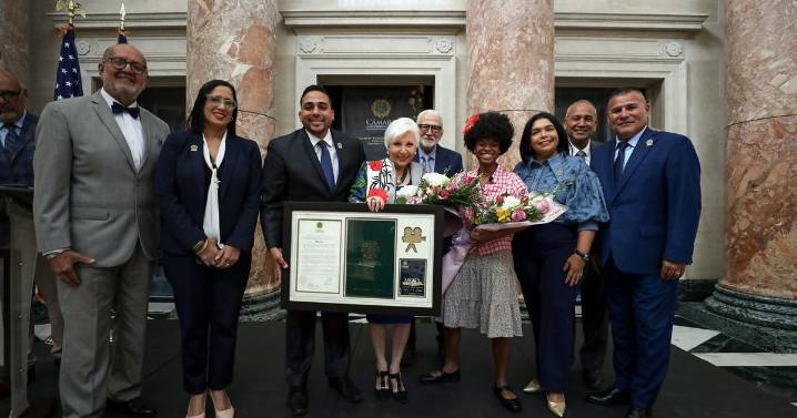 Cámara de Representantes rinde homenaje a la actriz Ángela Meyer