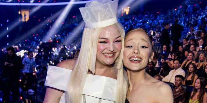 Ariana Grande Reacts to Megan Stalter Hilariously Being Mistaken for Kesha & Ava Max at MTV VMAs 2025 | 2025 MTV VMAs, Ariana Grande, Ava Max, Kesha, Megan Stalter, MTV VMAs | Just Jared: Celebrity Ne