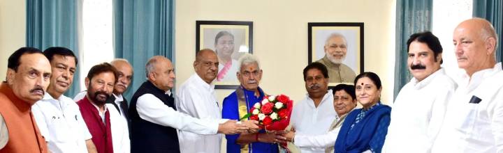 Delegation of Senior Leaders of J&K Pradesh Congress Committee Calls on LG Sinha 