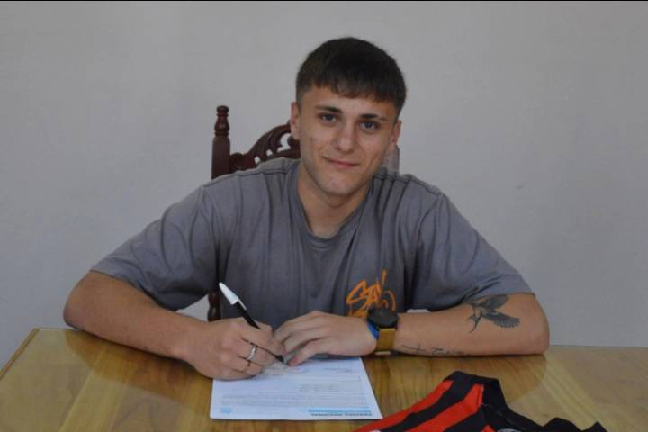 Francisco Lencinas firmó su primer contrato profesional con Patronato