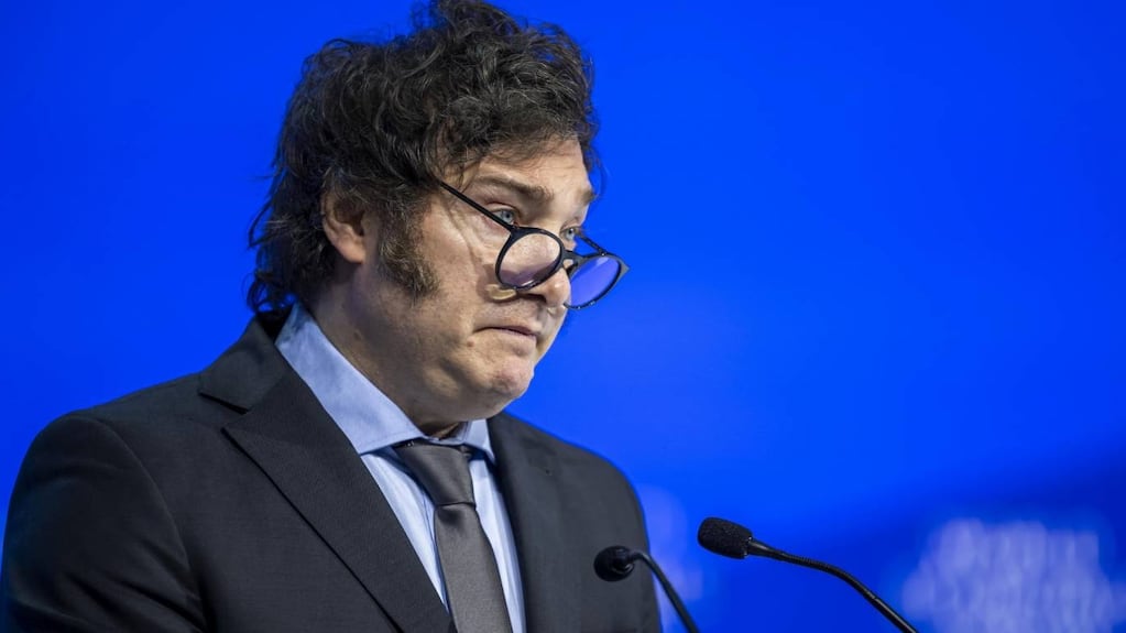 El kirchnerismo ya se subió al “bondi golpista” mientras el Gobierno se esfuerza por mostrar gobernabilidad