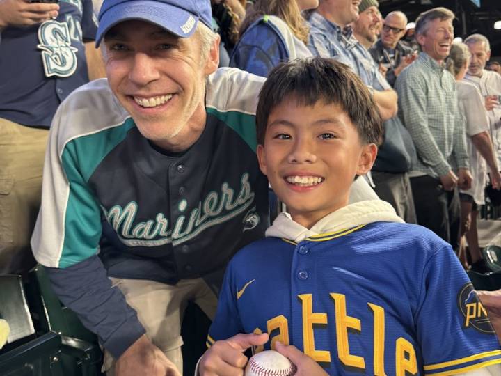 Random act of kindness: Mariners fan gifts historic ball to young stranger