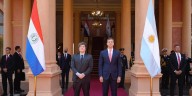 Javier Milei mantuvo un encuentro bilateral con Santiago Peña  en Paraguay tras la cumbre de la CPAC