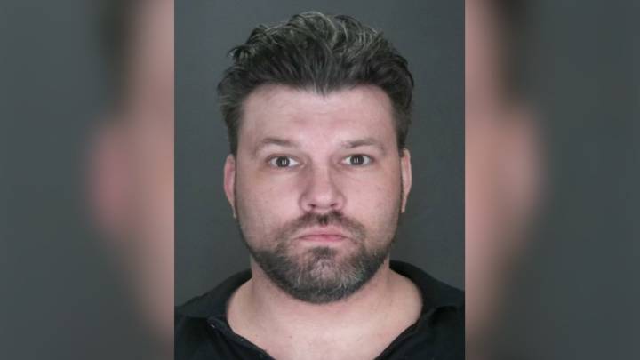 Arrestan a hombre de Carlsbad por caso de pornografía infantil