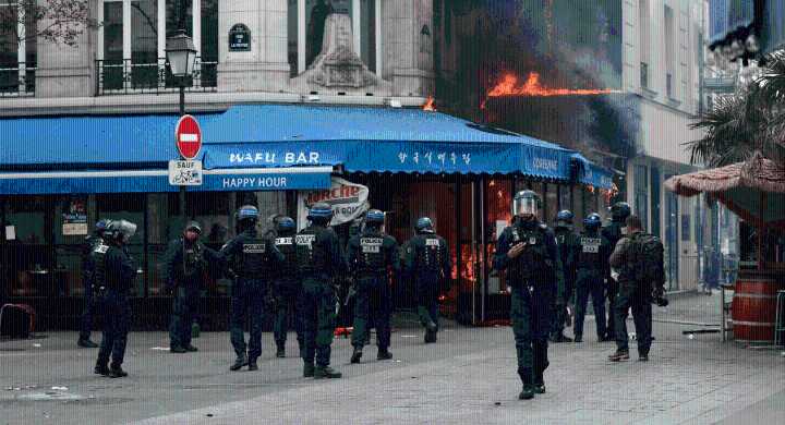 Protestas en París dejan más de 200 arrestos y varios incendios en la ciudad Las movilizaciones del movimiento Bloquons tout, convocadas contra las medidas de austeridad, derivaron en enfrentamientos 