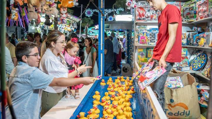 Ya puede ver las fotos del Día de la Infancia en los cacharritos de la Feria de Mérida