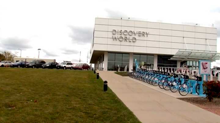 Discovery World employees move to unionize