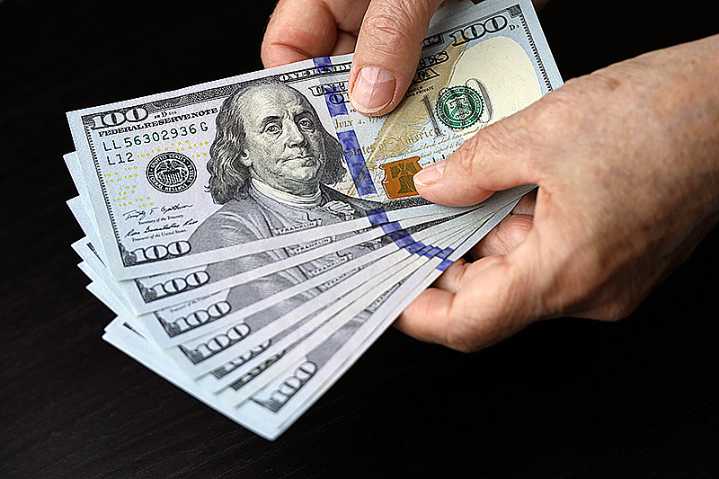 Nuevo récord: el dólar oficial quedó a menos de 4% del techo de la banda