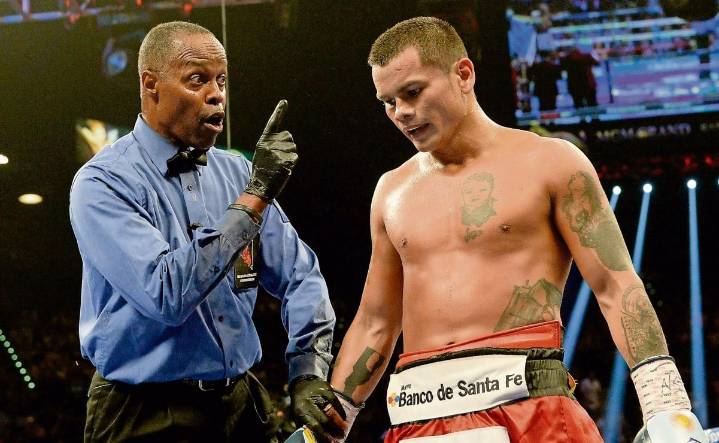 Canelo Álvarez recibe alerta del histórico exréferi Kenny Bayless, previo a su pelea ante Terence Crawford