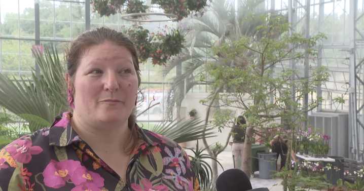 New plant library part of conservatory reopening at Lauritzen Gardens