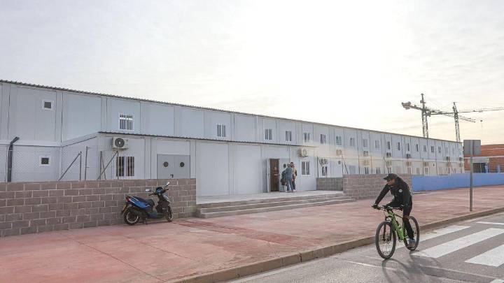 Torrevieja activa una Patrulla Escolar para reducir el absentismo y el acoso en los centros