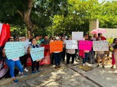 Maestros protestan ante Segey: exigen diálogo serio en Yucatán y queman camisa del SNTE