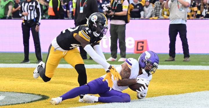 Pittsburgh Steelers 24, Minnesota Vikings 21 : Sacks, Turnovers Doom Vikings in Dublin