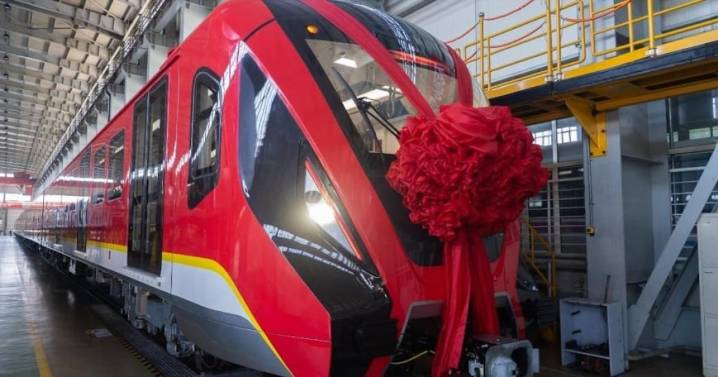 Primer tren de la Línea 1 del Metro de Bogotá llega a Cartagena tras 30 días de viaje desde China