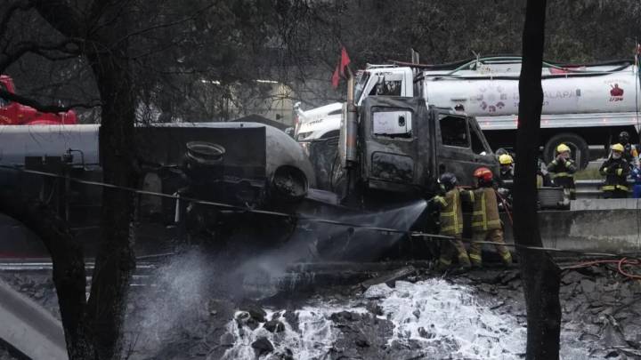 Asciende a 16 muertes por explosión de pipa en Puente de la Concordia