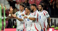 Italia supera a Israel en un dramático duelo con gol agónico