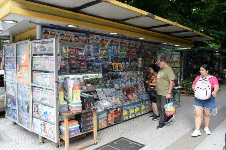Autorizaron a puestos de diarios y revistas a realizar servicios de correo: qué podrán entregar