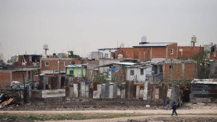 Un informe de la UCA cuestiona los datos sobre pobreza que difundió el INDEC: ¿qué dice?