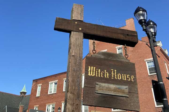 Salem se alista para Halloween con cierres de calles y visitantes famosos