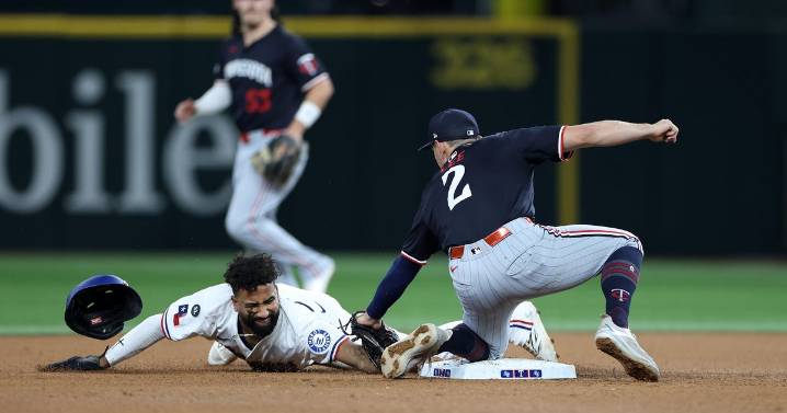 Strong finale from deGrom helps Rangers top Twins 4