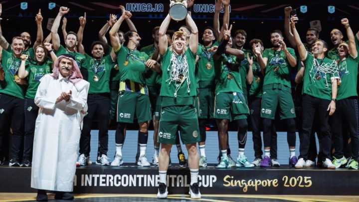 El Unicaja repite en el trono mundial del baloncesto