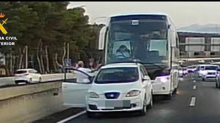 Imputado un conductor temerario que bloqueó el paso a un autobús en la Vía de Cintura