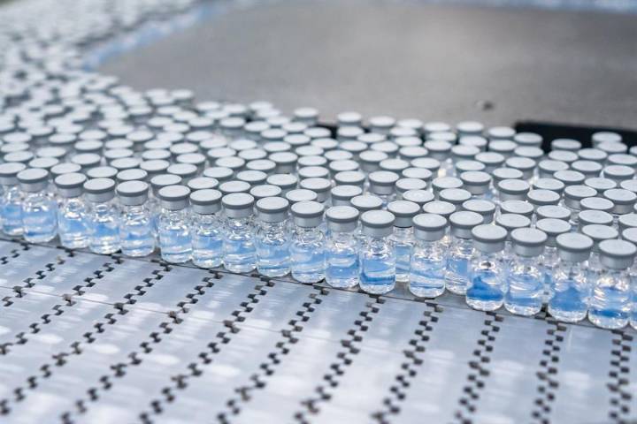 Trump pide a las farmacéuticas que publiquen las tasas de éxito de vacunas contra covid 19
